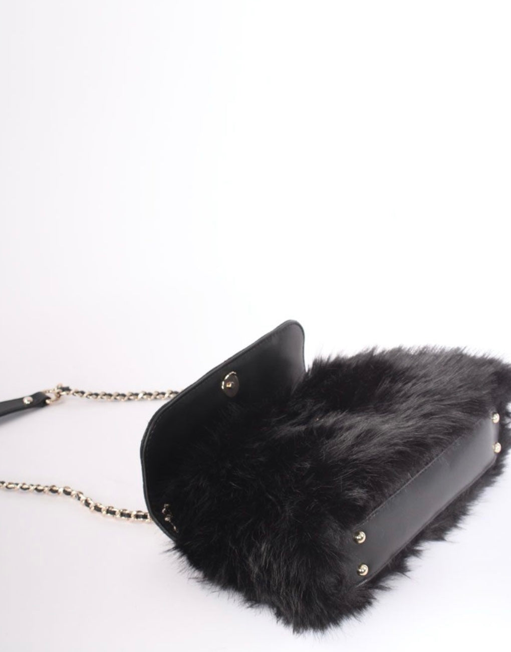 Guess black lise flap over faux fur convertible shoulder / crossbody
