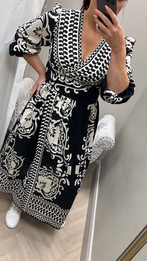 Juno Border Print Long Sleeve Maxi Dress Black