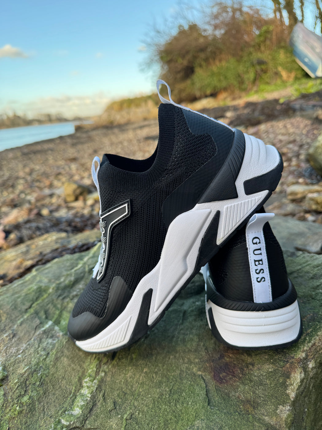 Guess black/white trainer FLPGAXFAB12