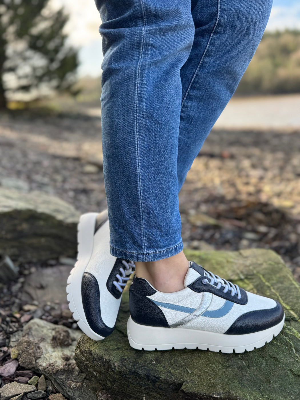 Akan one cobalt sneaker