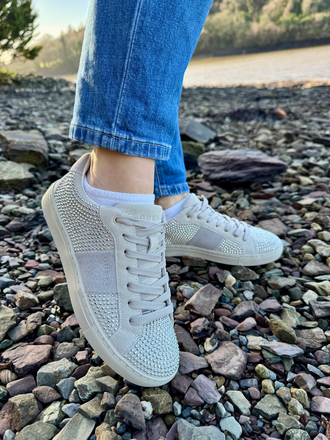 Guess grey diamanté sneaker flptodsue12
