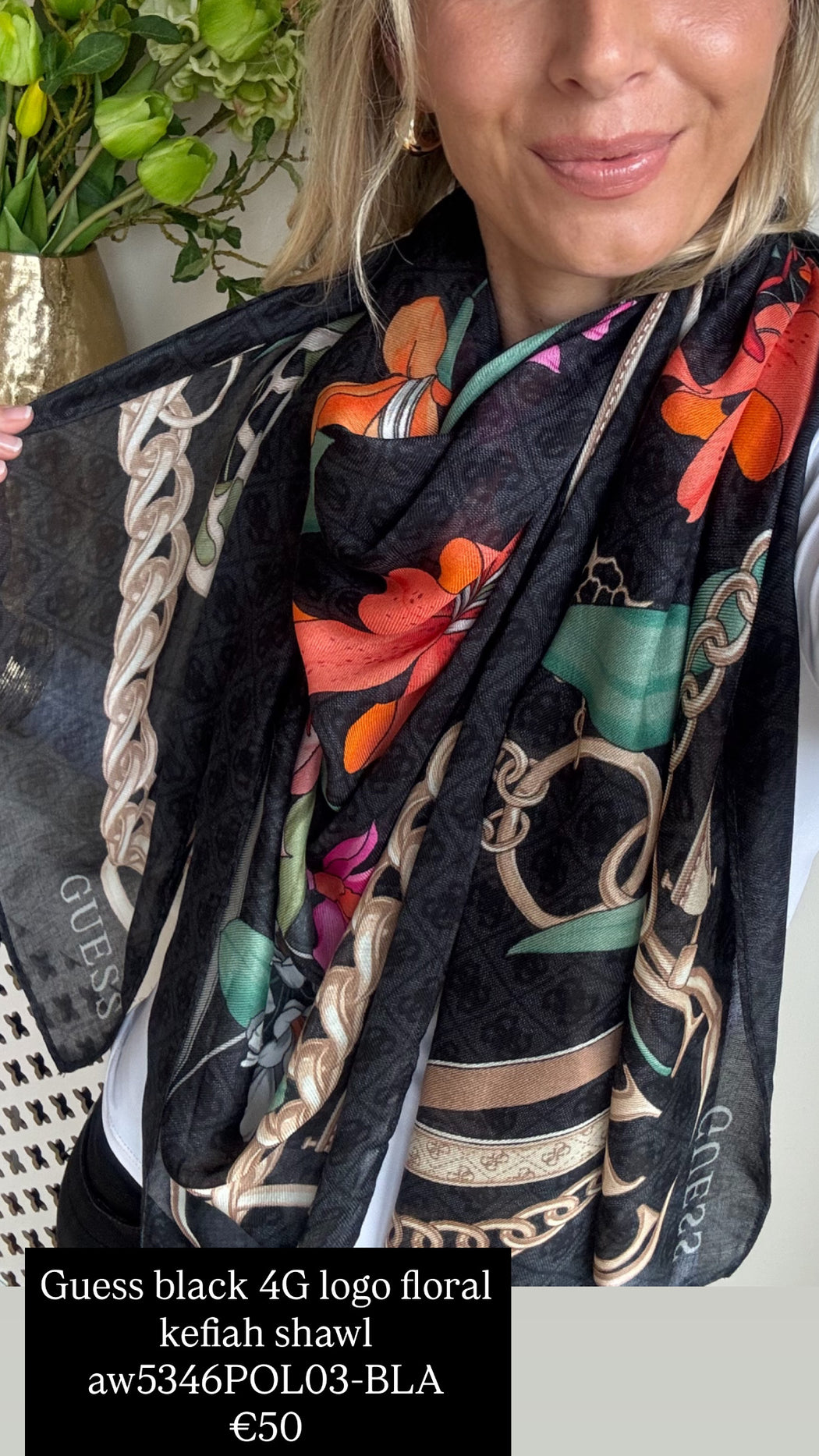Guess black 4G logo floral kefiah shawl aw5346POL03-BLA