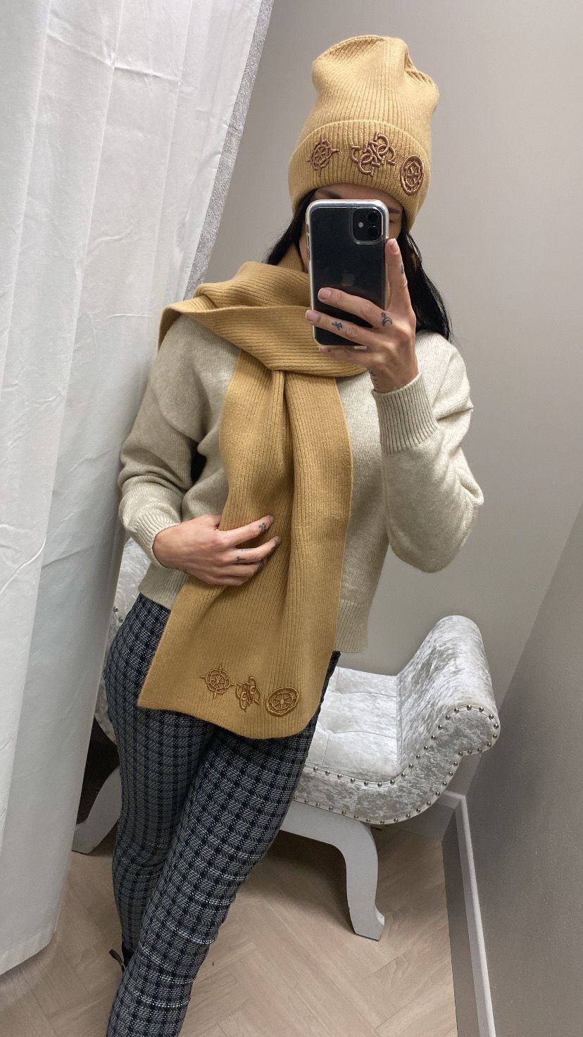 AW5177POL01 Guess beige beanie