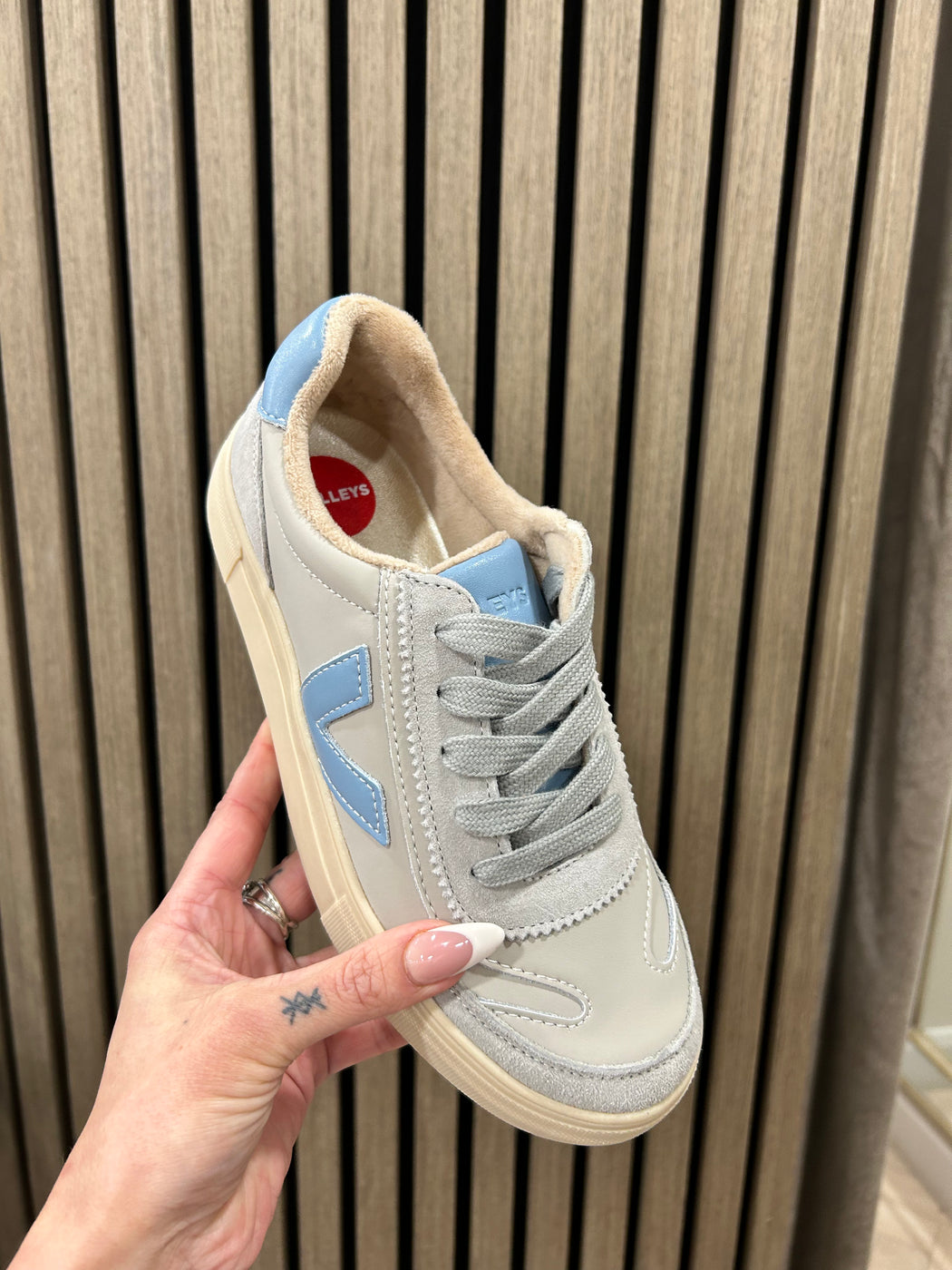 Eighty Chalky Blue Runners