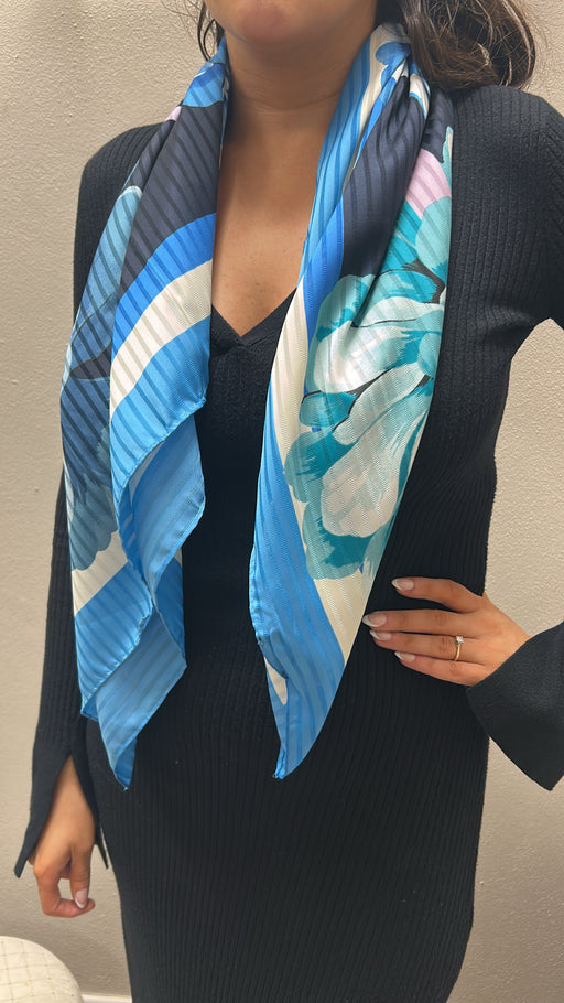 Aw5310sil03 blue floral scarf