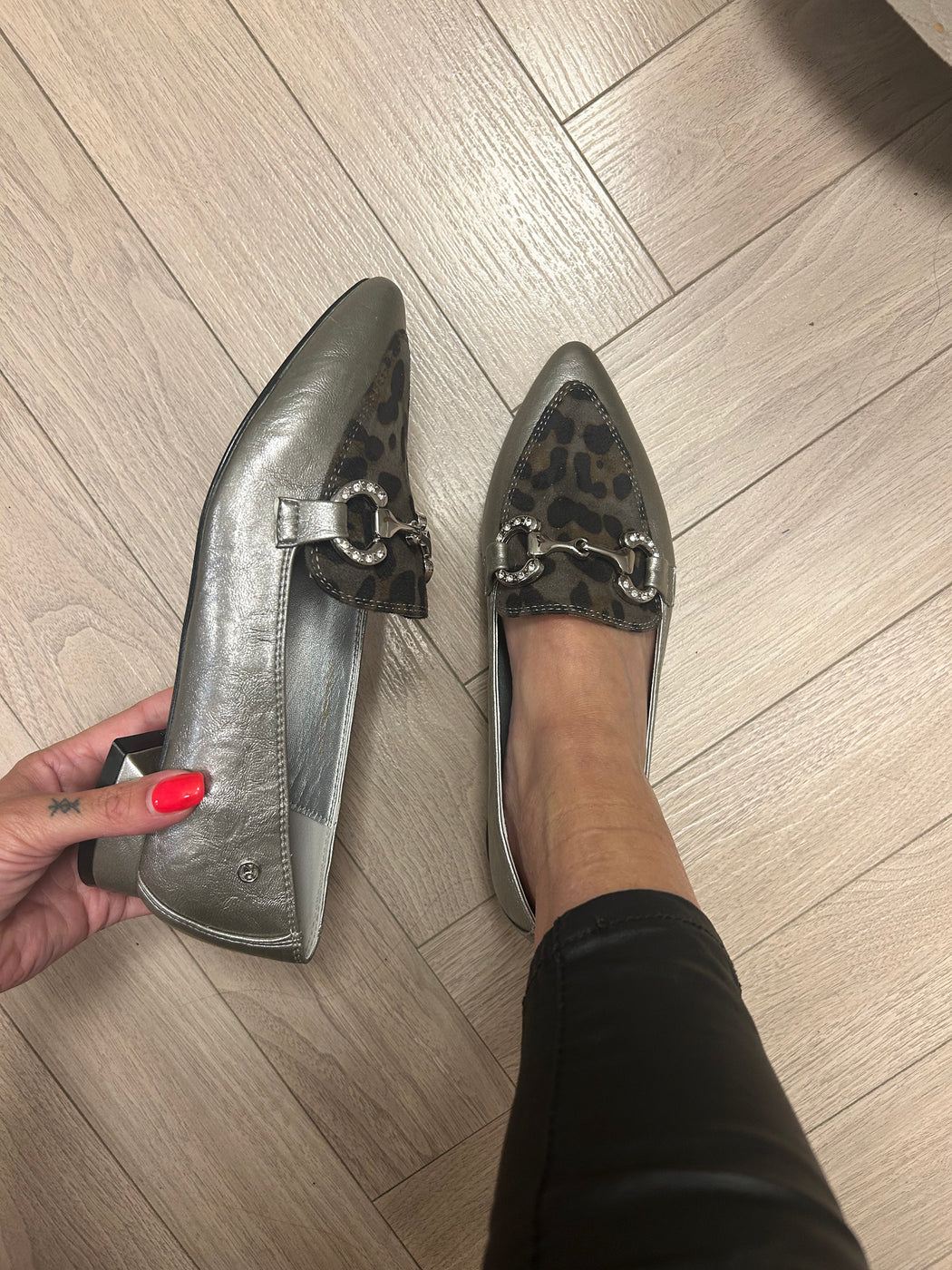 Dalat one Silver cheetah pointed loafer