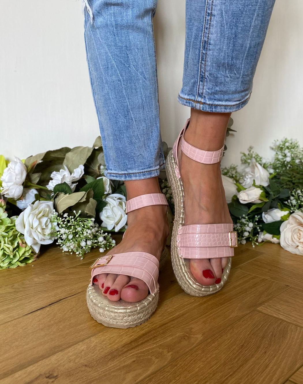 Pink camelia sandle
