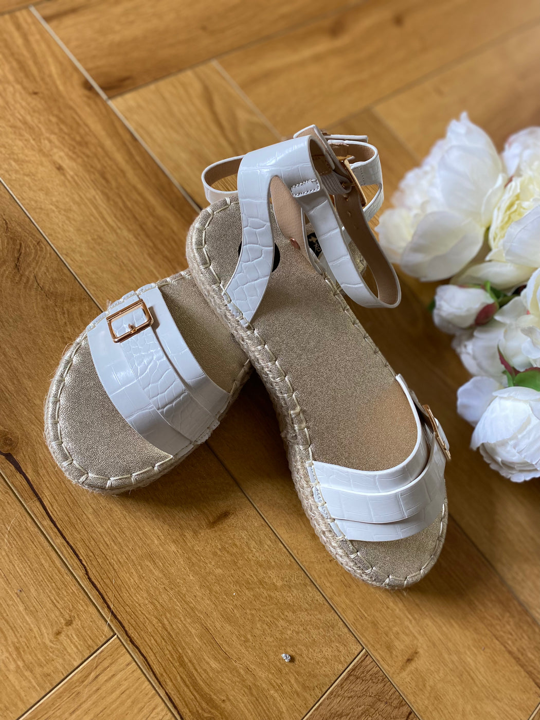 White camelia sandle