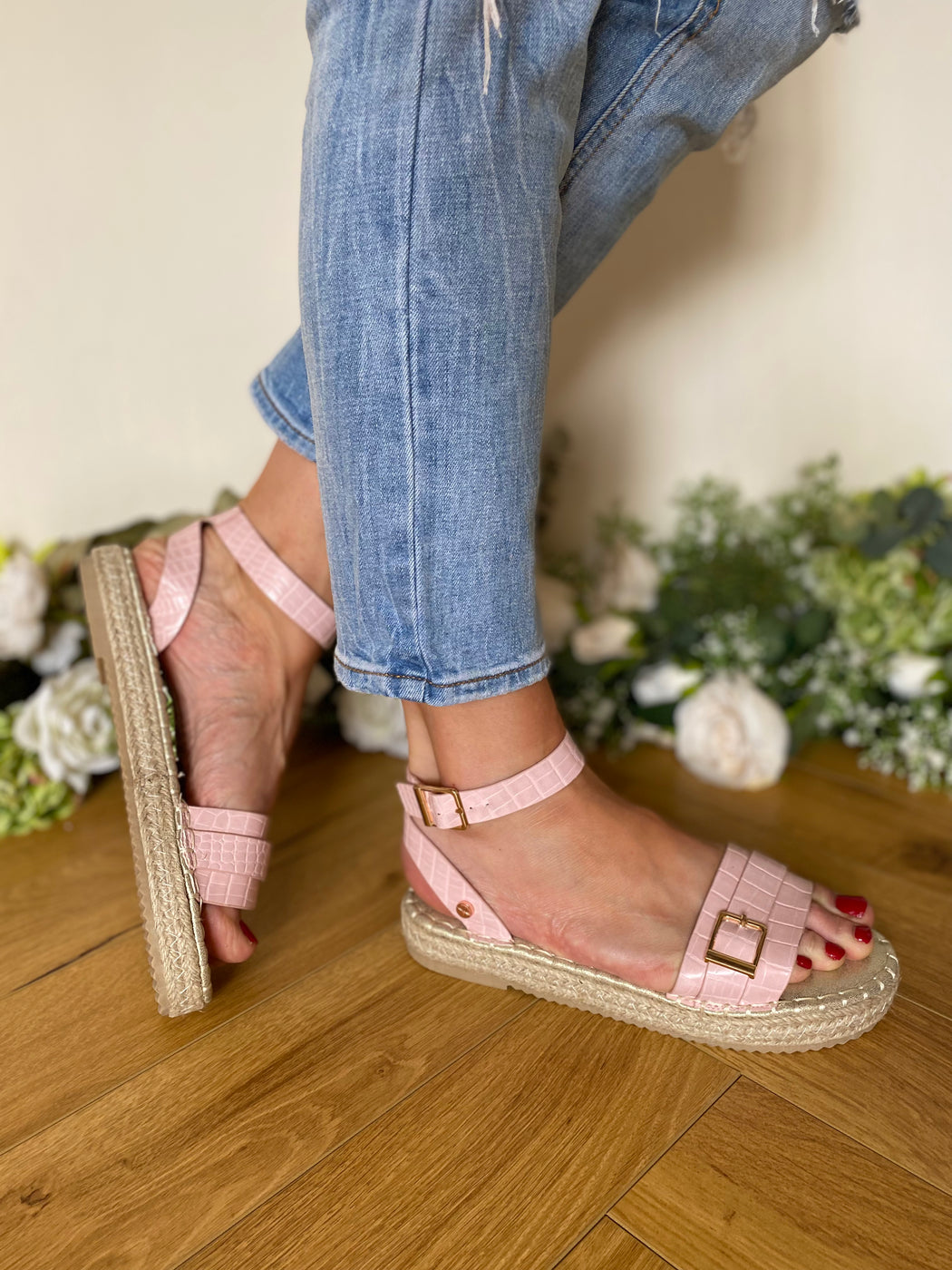 Pink camelia sandle