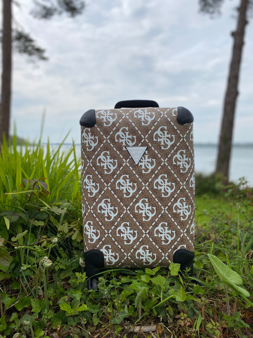 WHITE MULTI WILDER CABIN LOGO TROLLEY