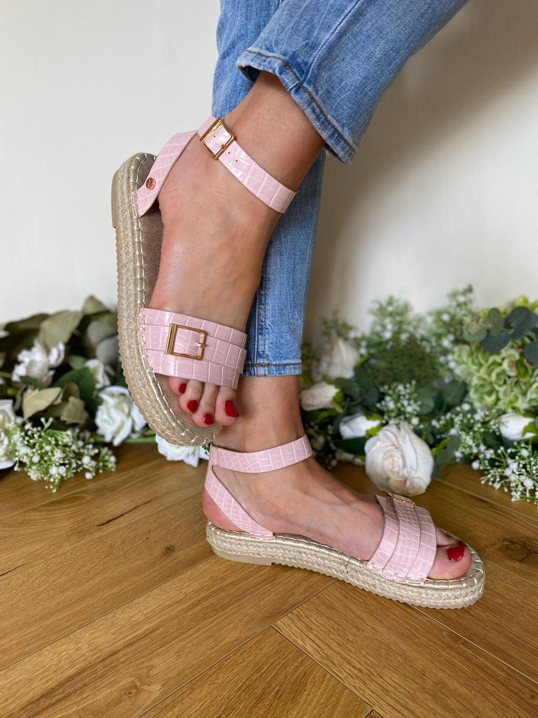 Pink camelia sandle