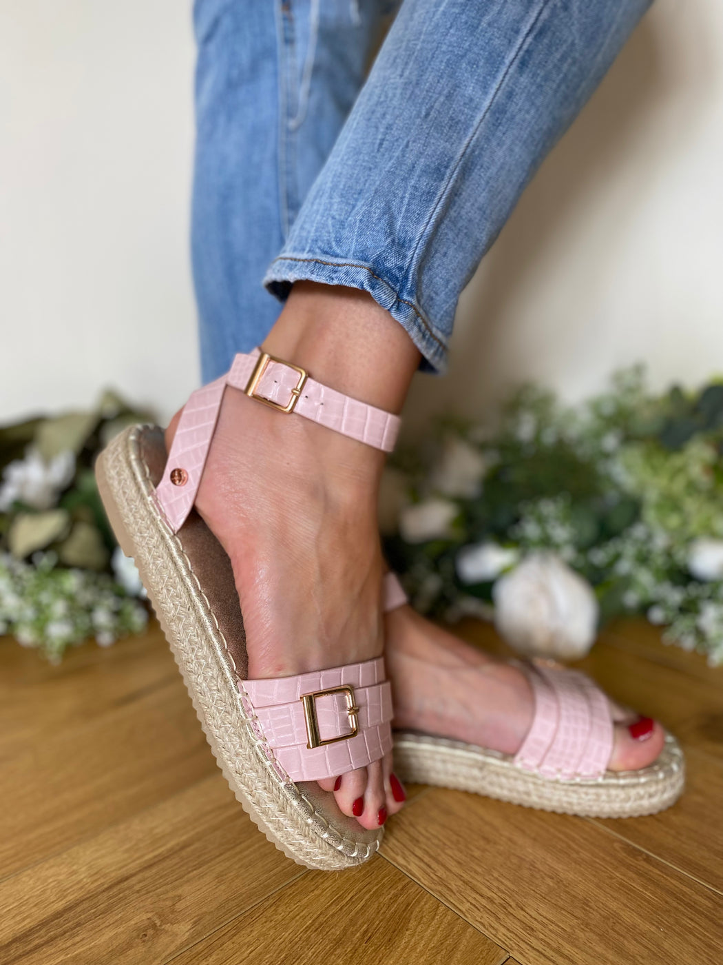 Pink camelia sandle