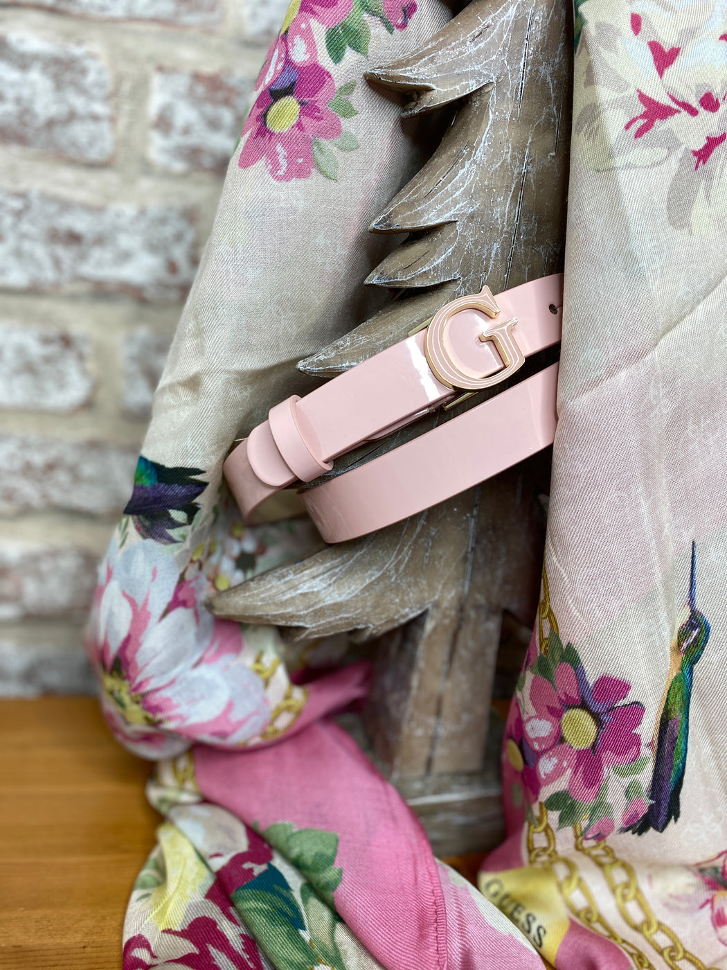 BW7578VIN25 Blush pink guess logo belt
