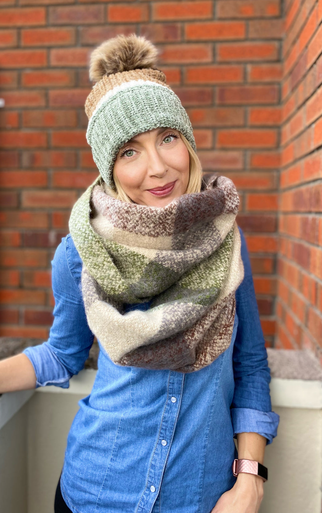 Amy green beige Pom hat