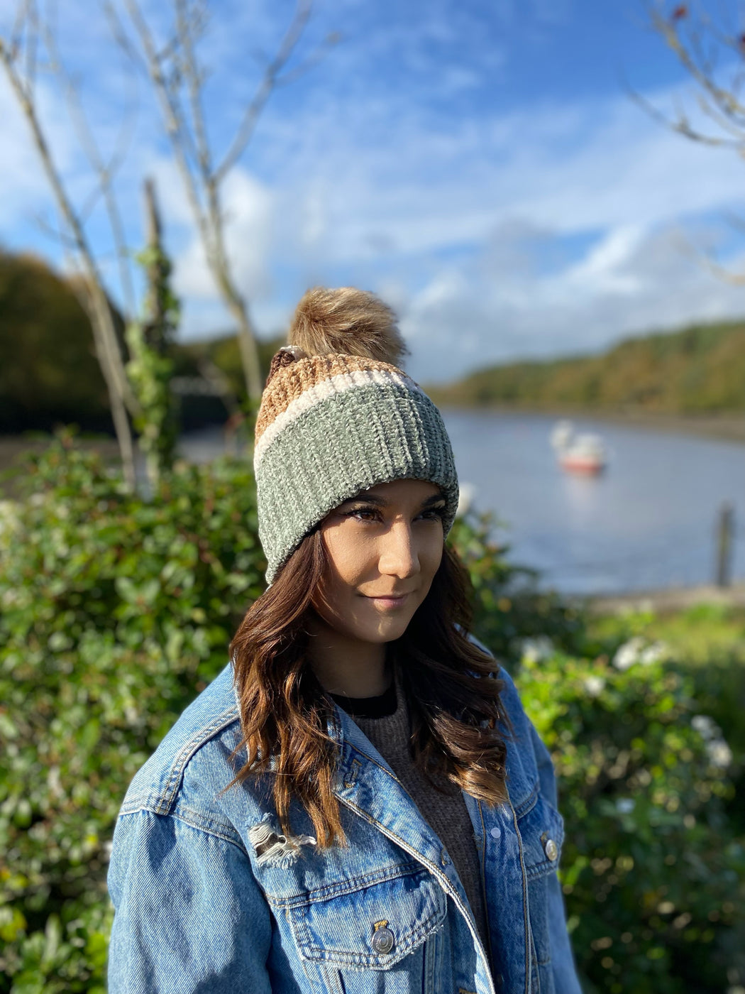 Amy green beige Pom hat