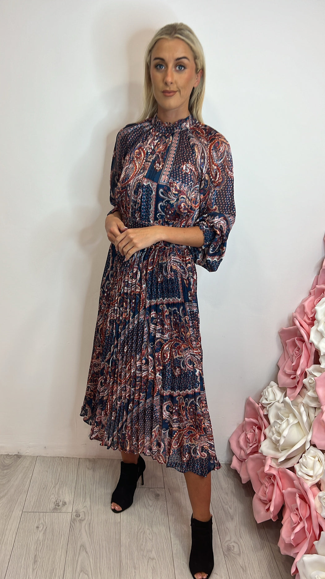 Whisper teal print traffic midi