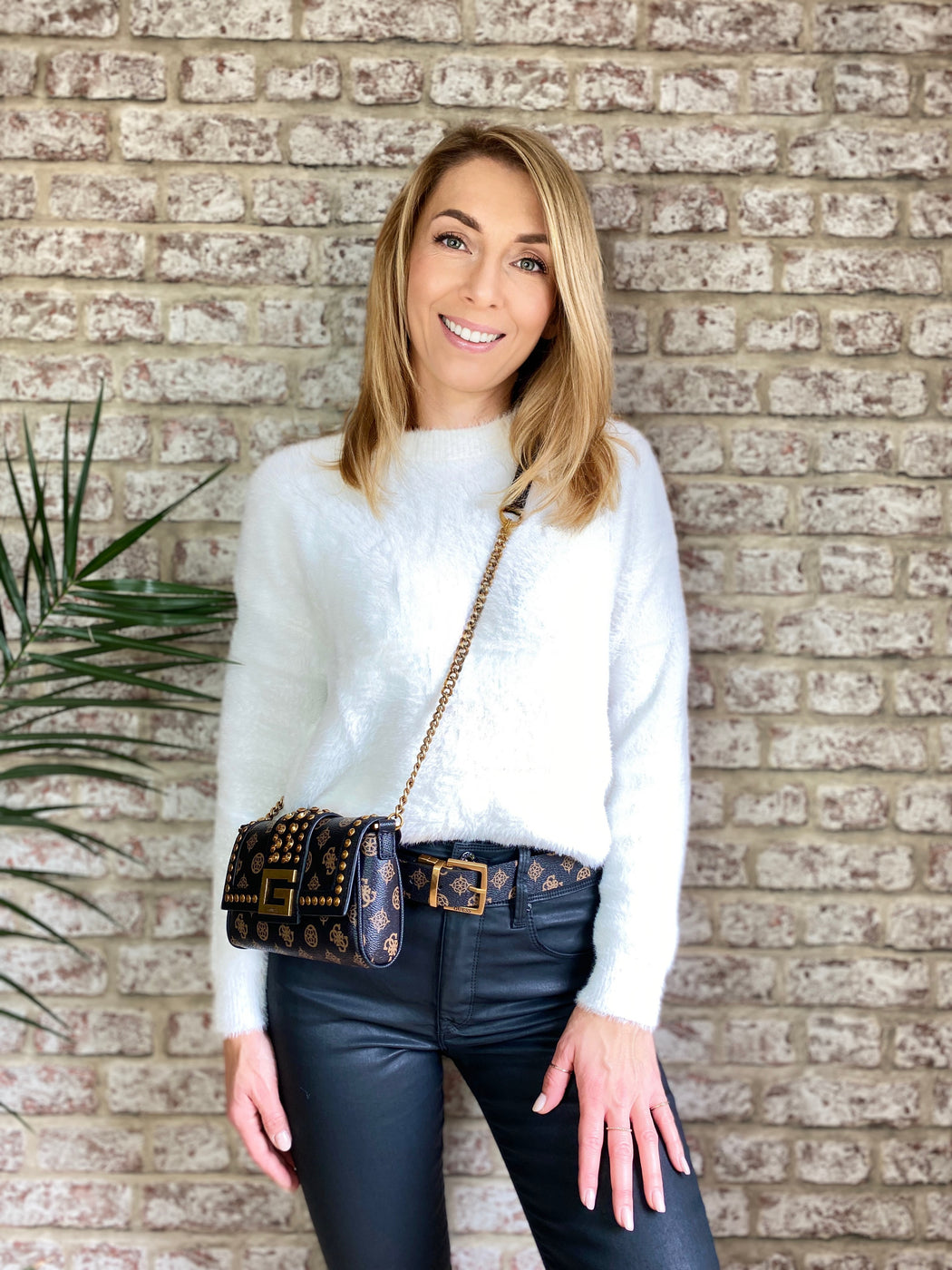 BW7548VIN35 Brown Hensely 4g peony logo belt