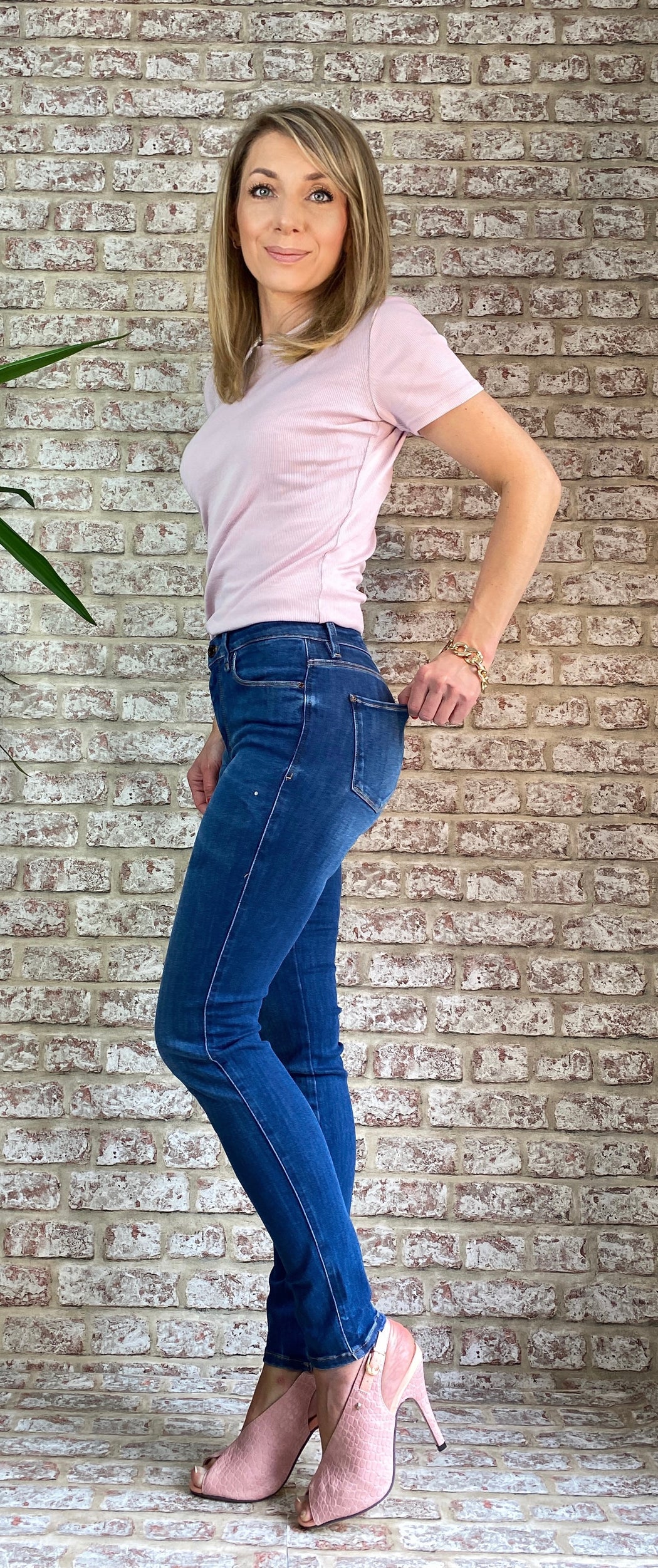 HALA GUESS SALE SEXY CURVE POWER DENIM JEANS