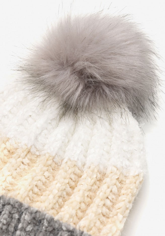 Aurora Pom hat