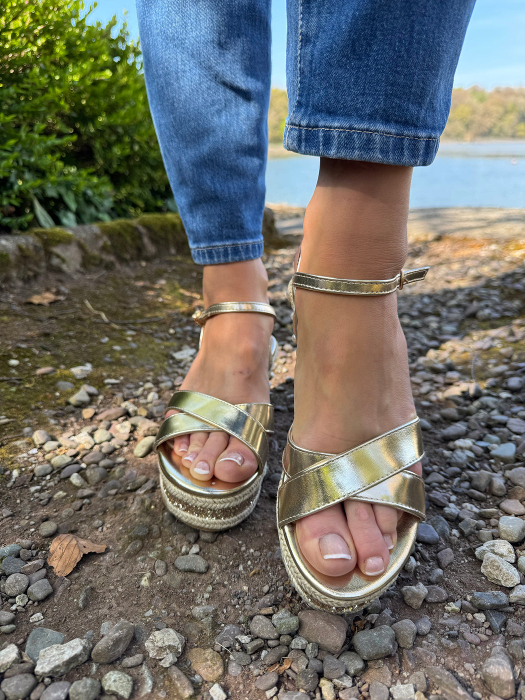 Clonalis gold weave wedge