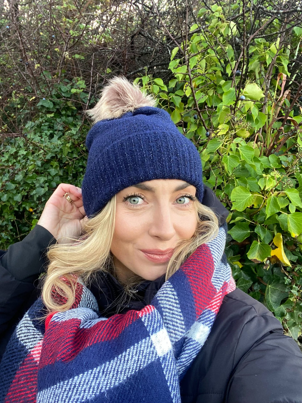 Pamela navy pom hat