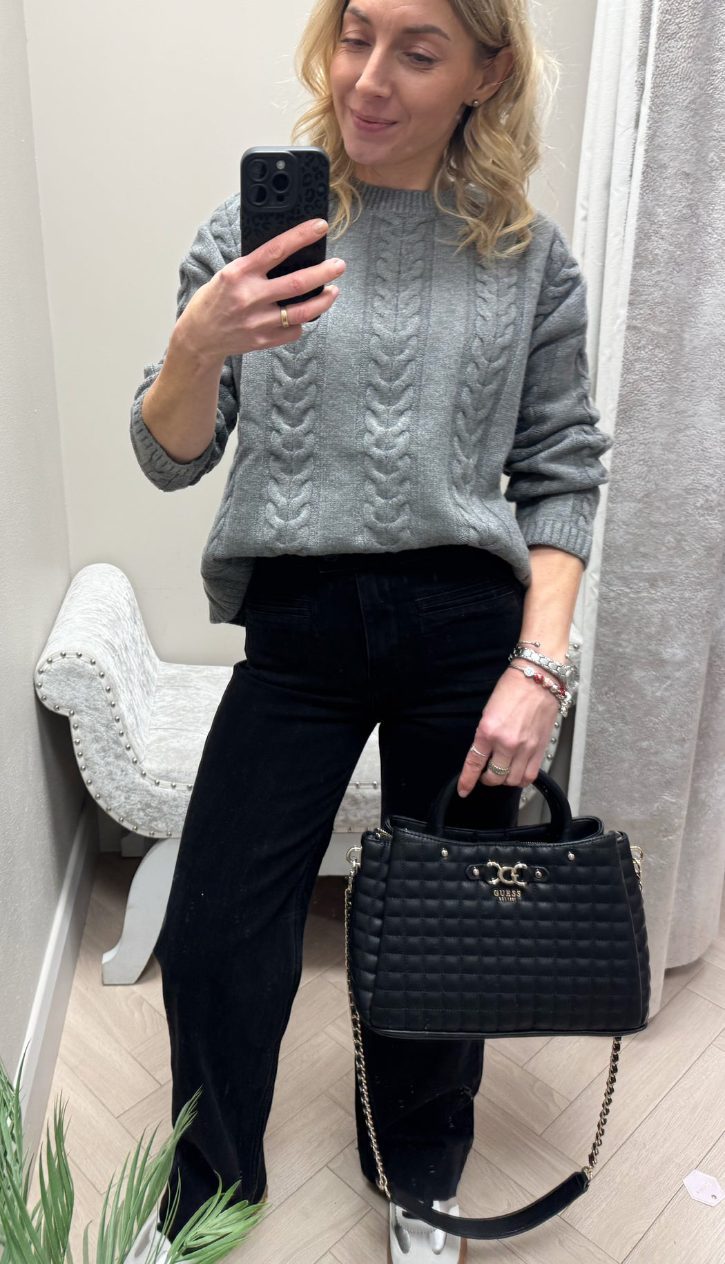 Guess Black NADIRA Bag. QG842406