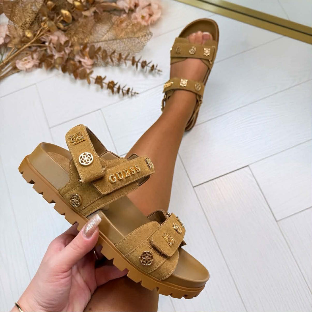 Guess tan suede logo sandals flpflpesu03
