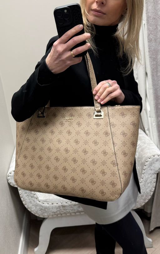 Guess Latte CALEBRA Travel Bag. LP9536024.