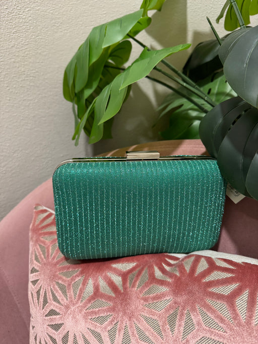 Green clutch 8302