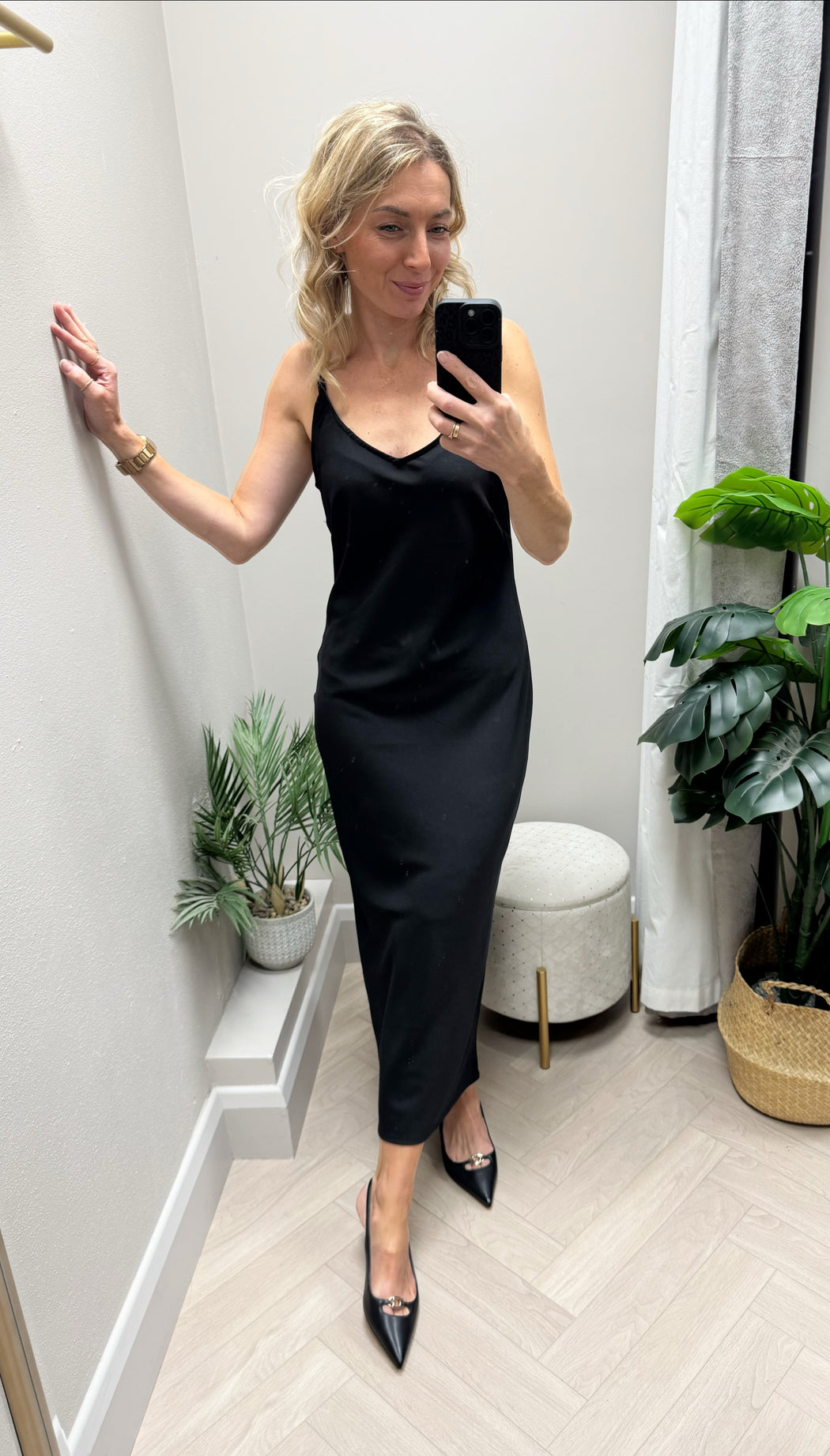 SIENNA MIDAXI DRESS IN BLACK