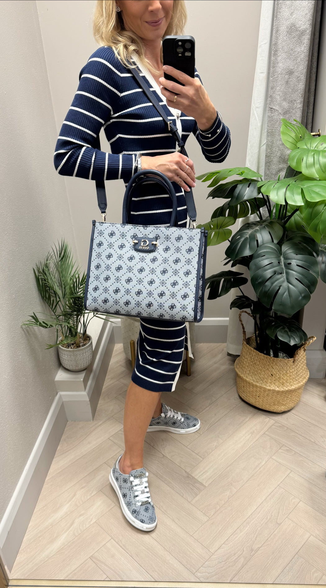 Guess navy logo neda bag jp965422