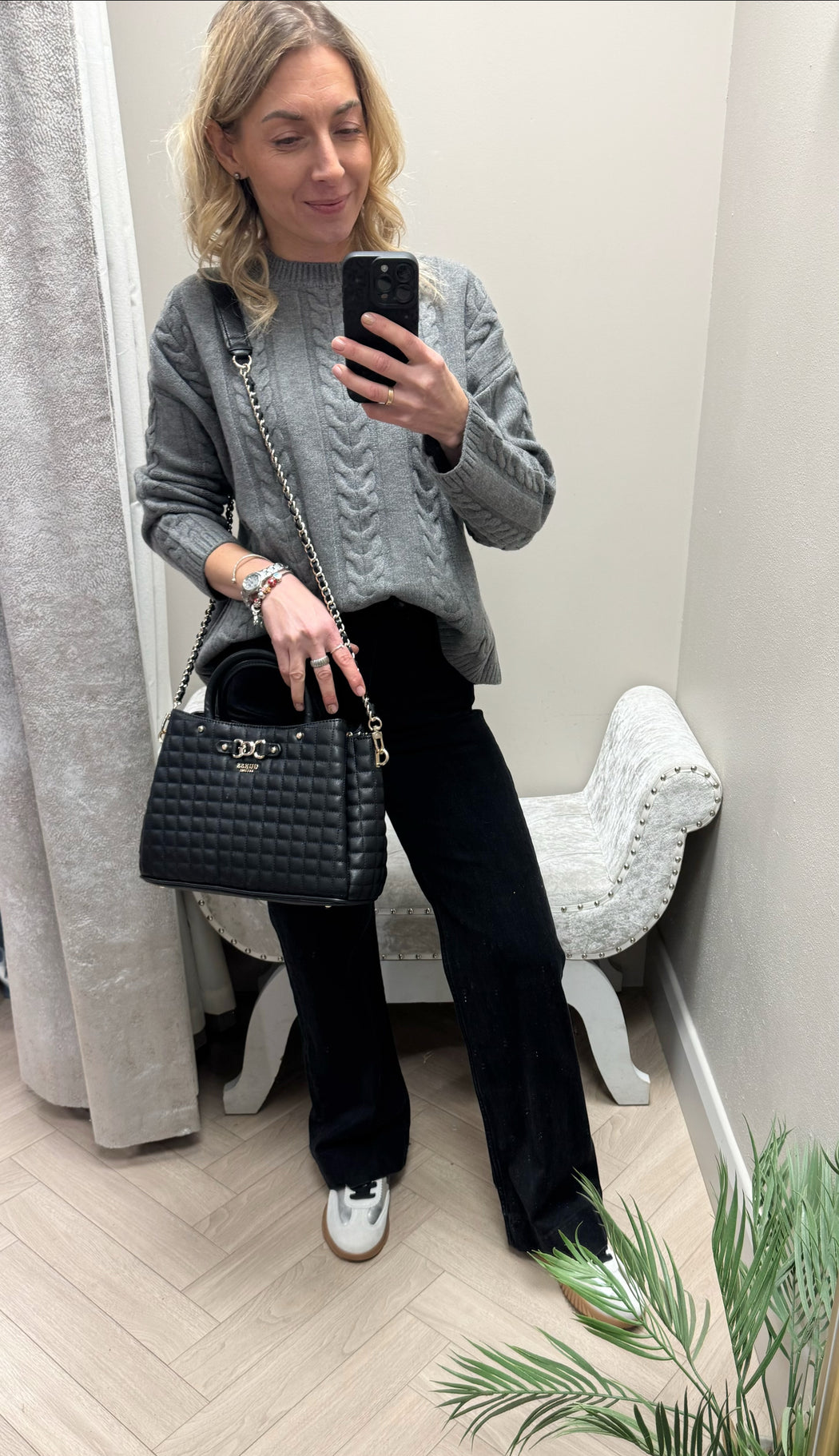 Guess Black NADIRA Bag. QG842406