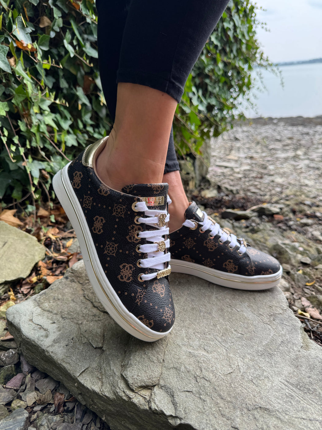 Guess logo sneaker