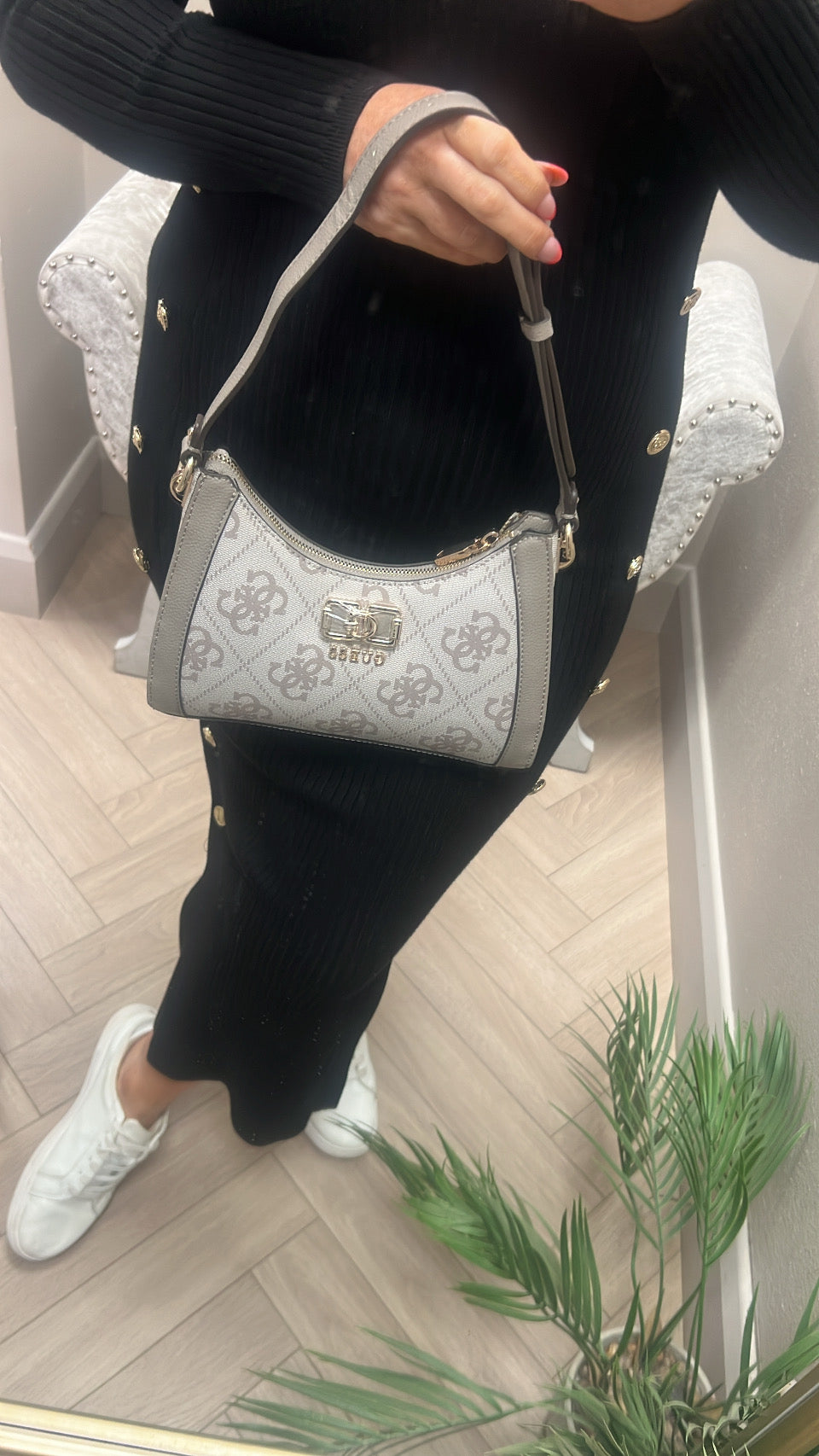 Karnilla guess logo shoulder bag 0s990118 dark taupe