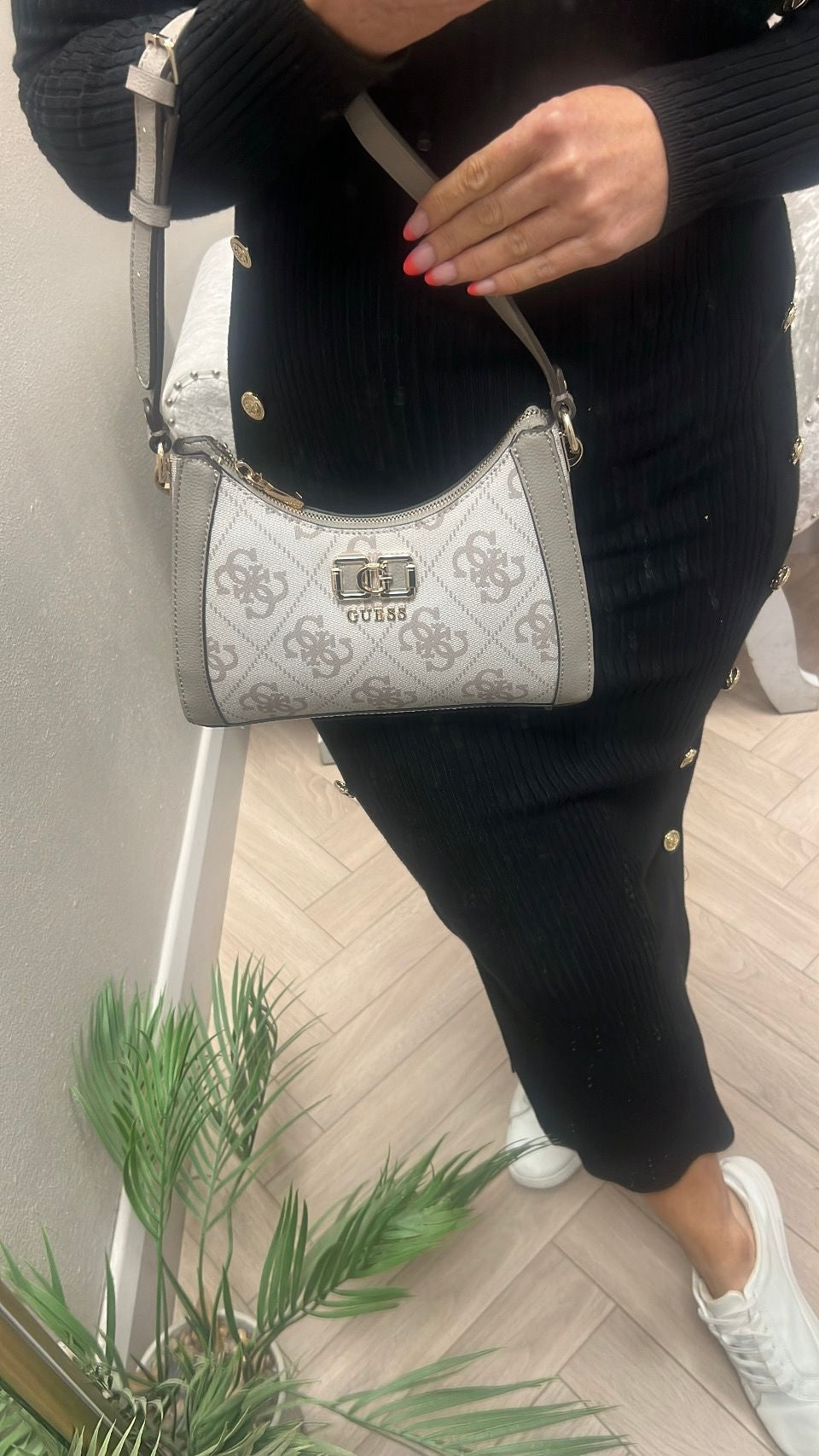 Karnilla guess logo shoulder bag 0s990118 dark taupe