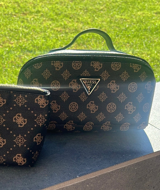 Hp7452067 guess wilder cosmetic bag