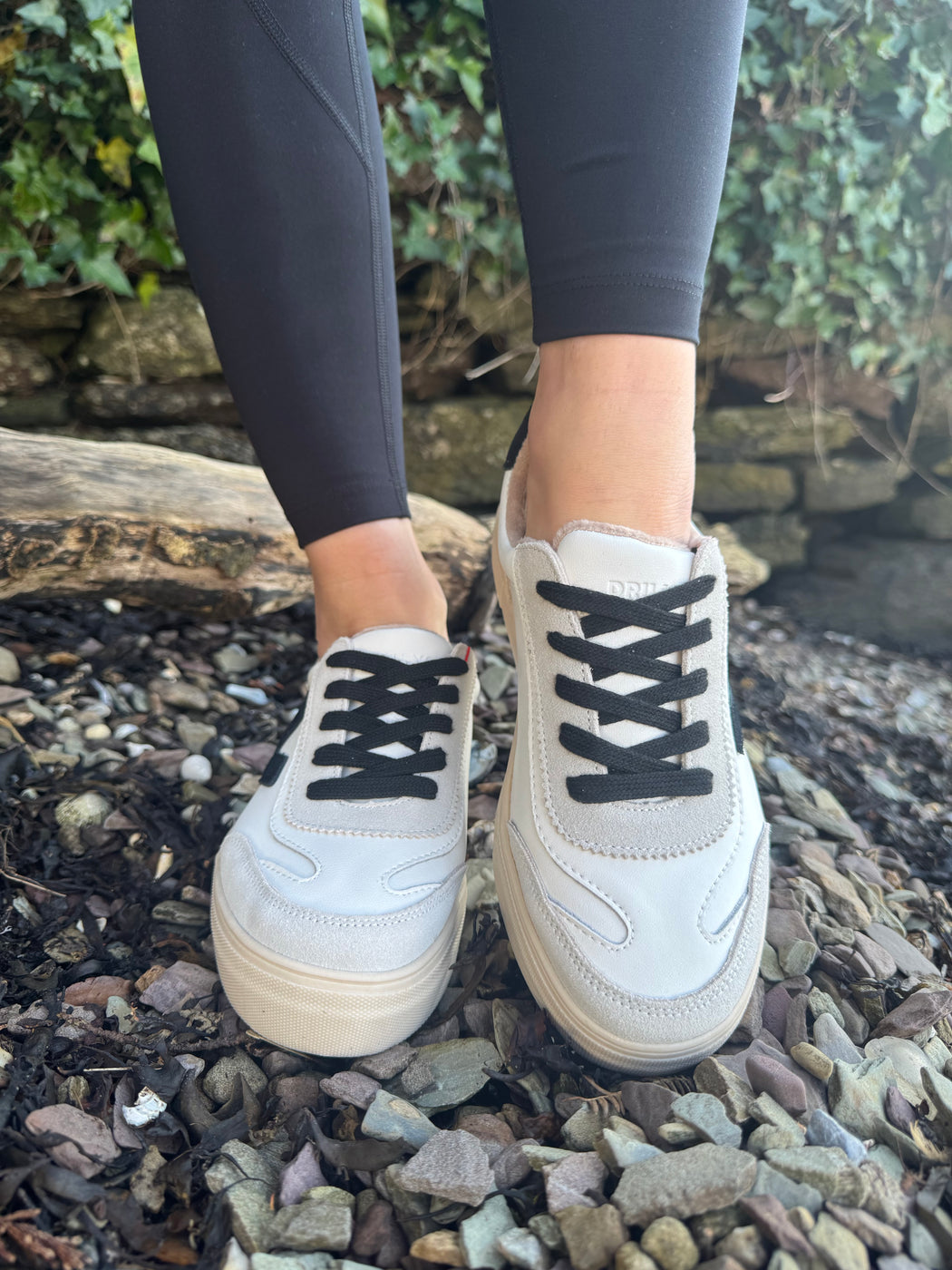 Eighty white coal Runners