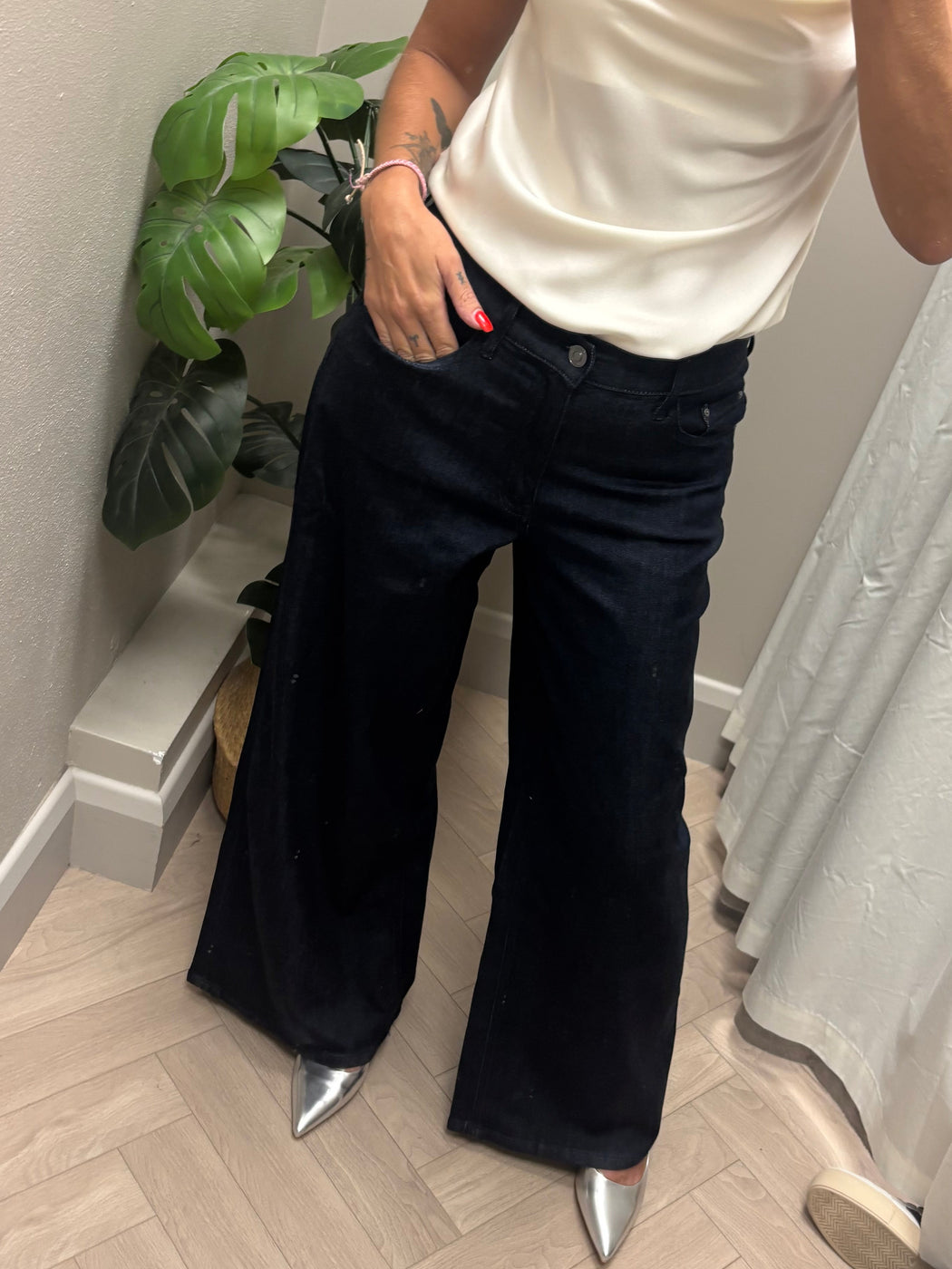 Guess Wide Loose Jeans. W6BAJ5D2717