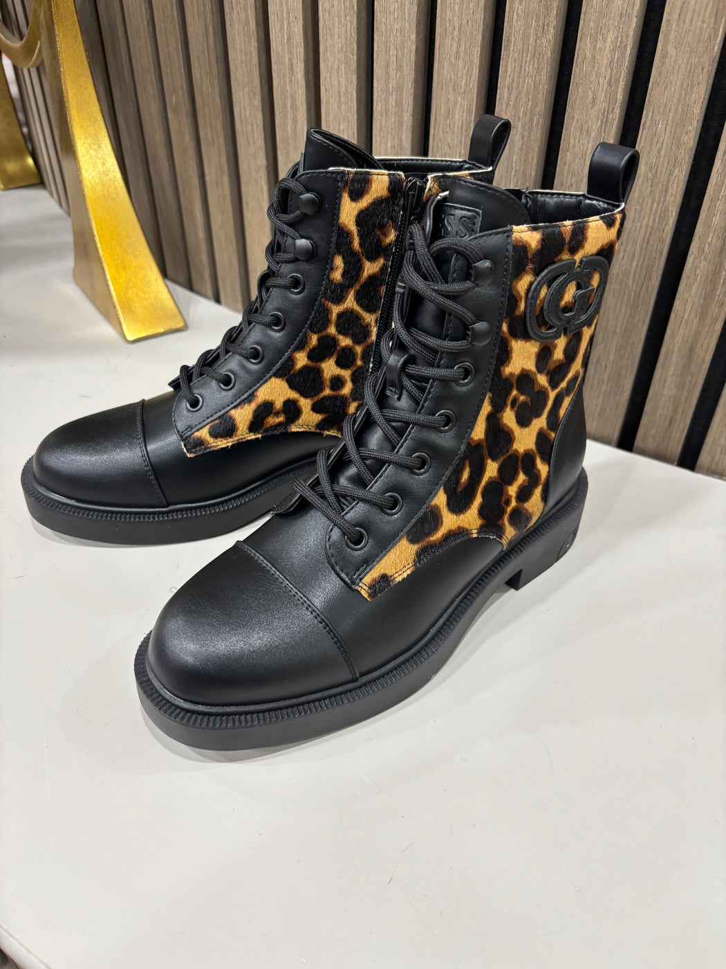 Guess Animal print Boots. FLTFNNPEL10