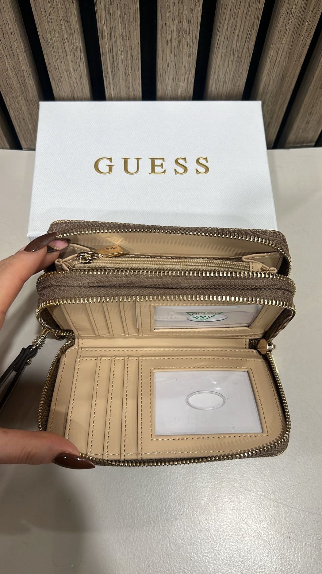 Sg7459164 guess double zip latte logo laurel wallet