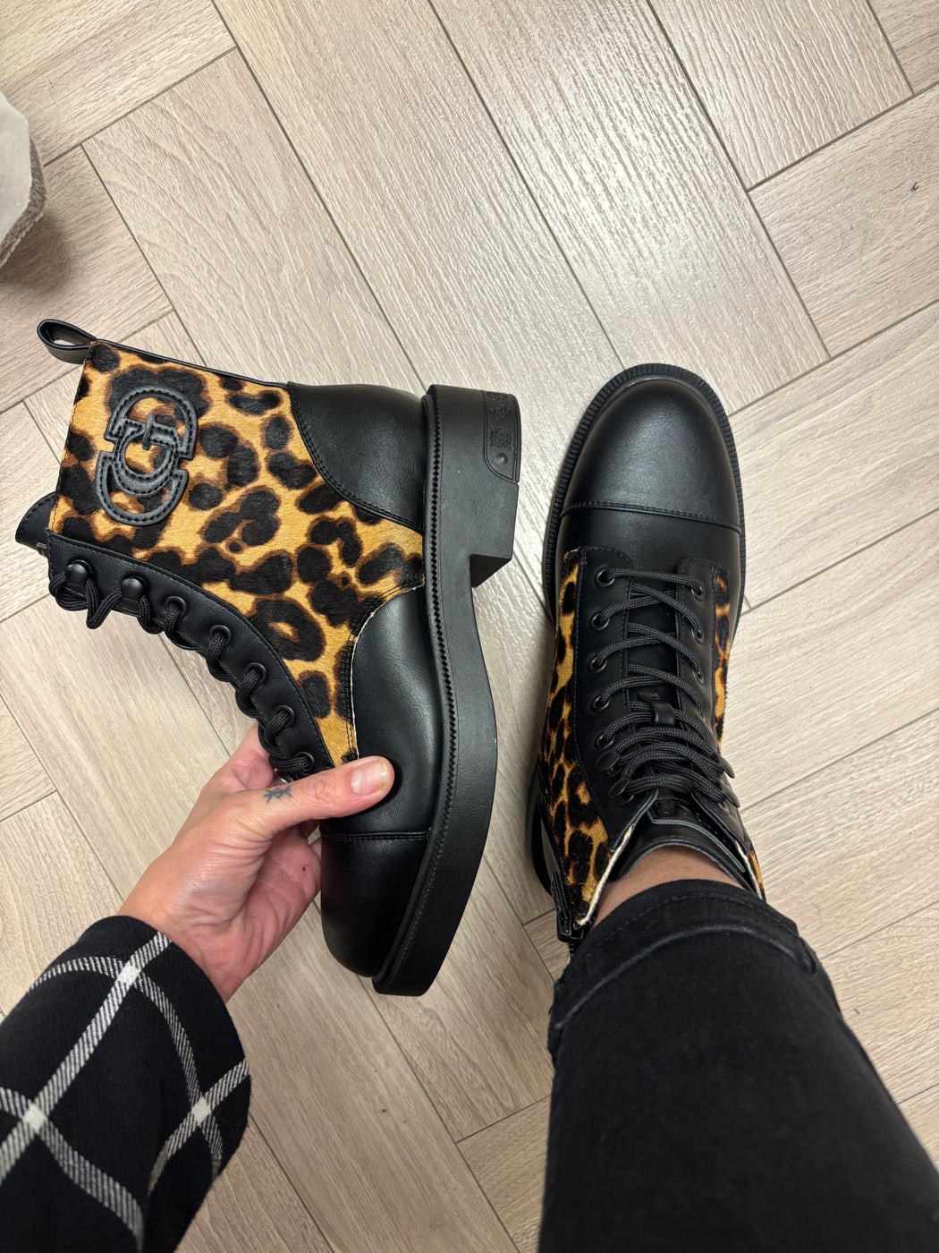 Guess Animal print Boots. FLTFNNPEL10