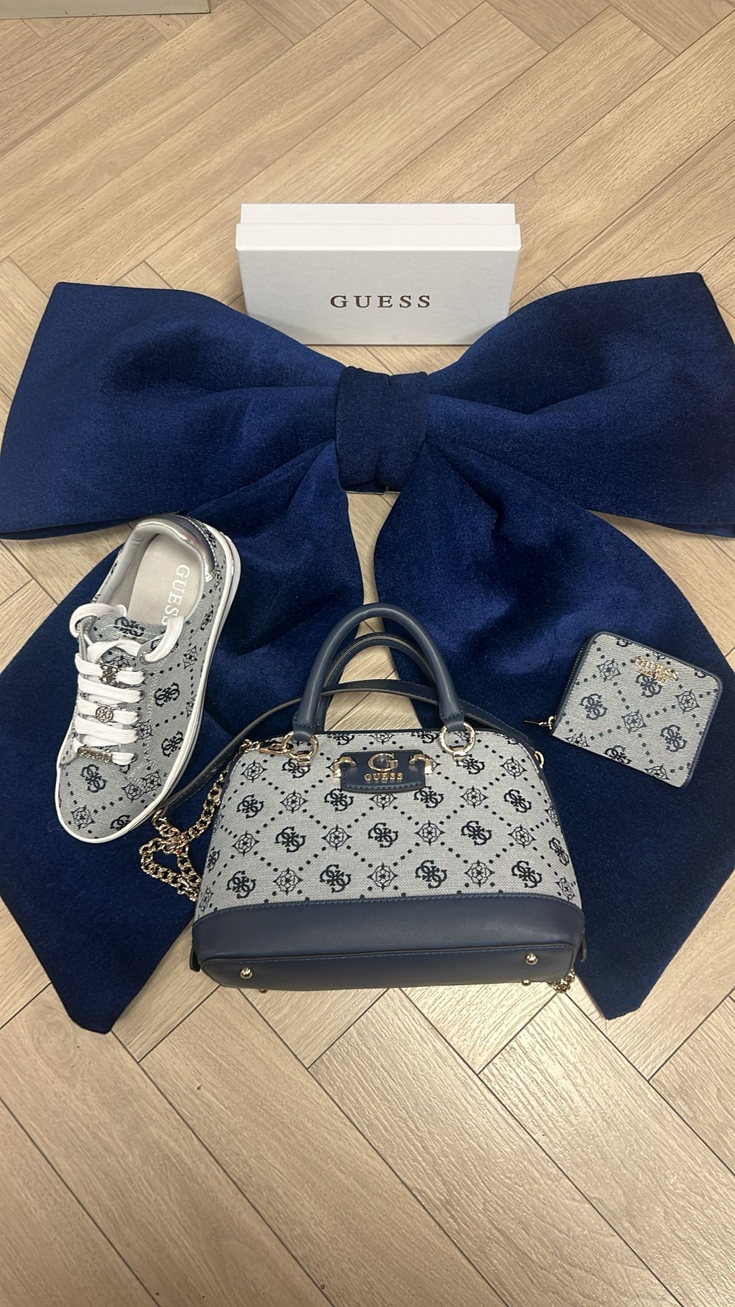 Guess navy silver logo sneaker flytss2fal12