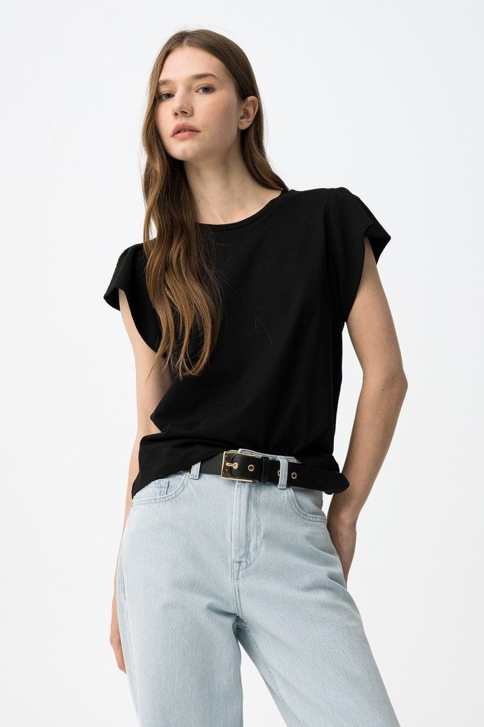 Kira black t/ round neck