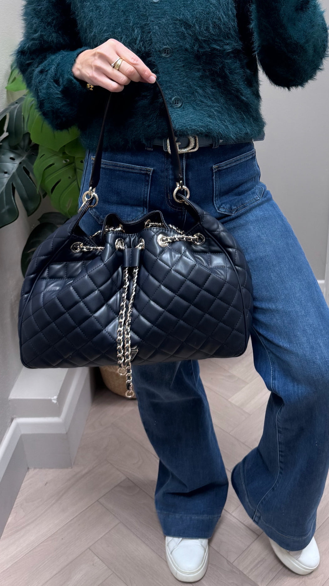 Guess Midnight JULIET Bag. QG245601