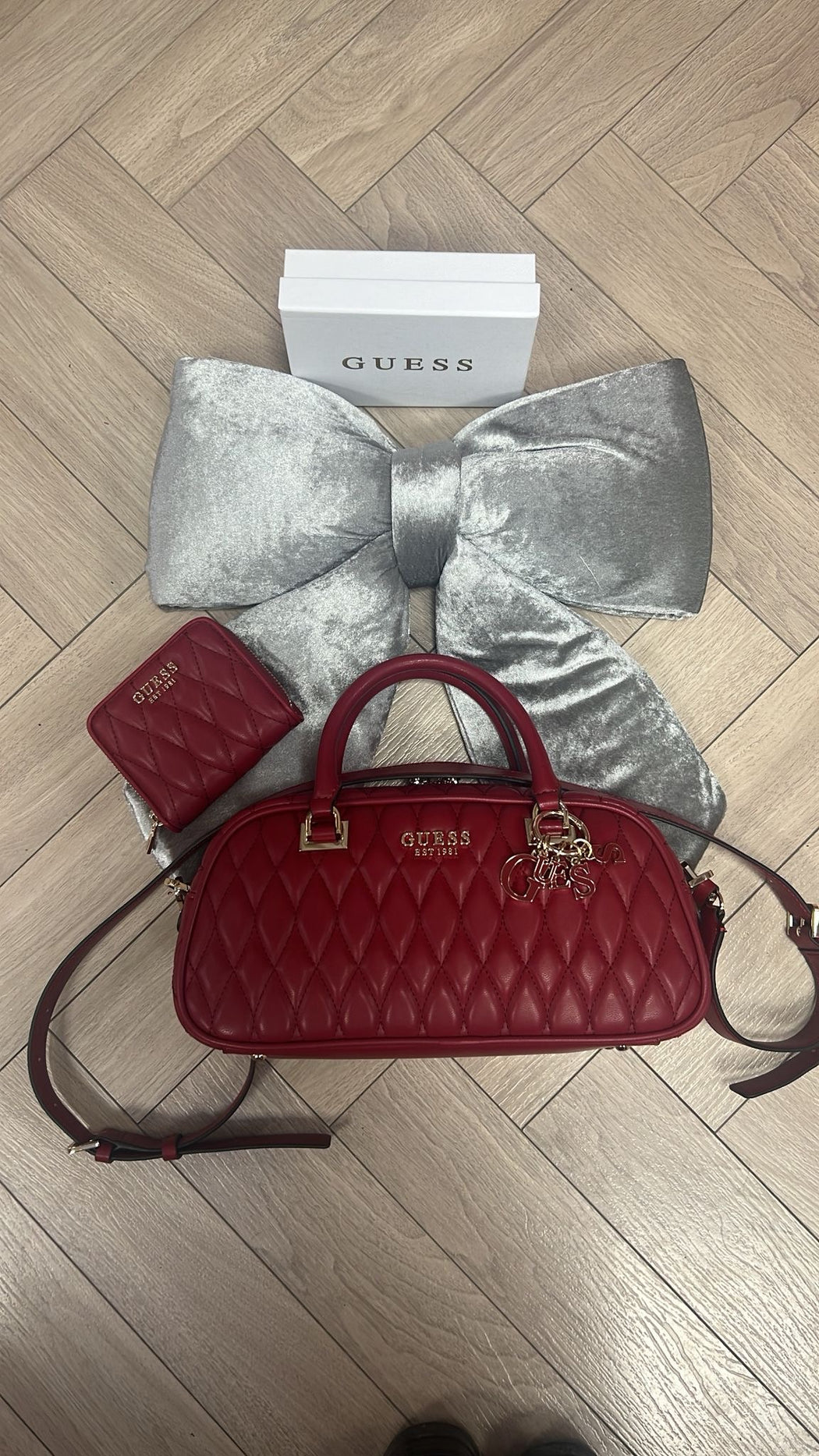 Guess Red VALLA Bag. QG812205.