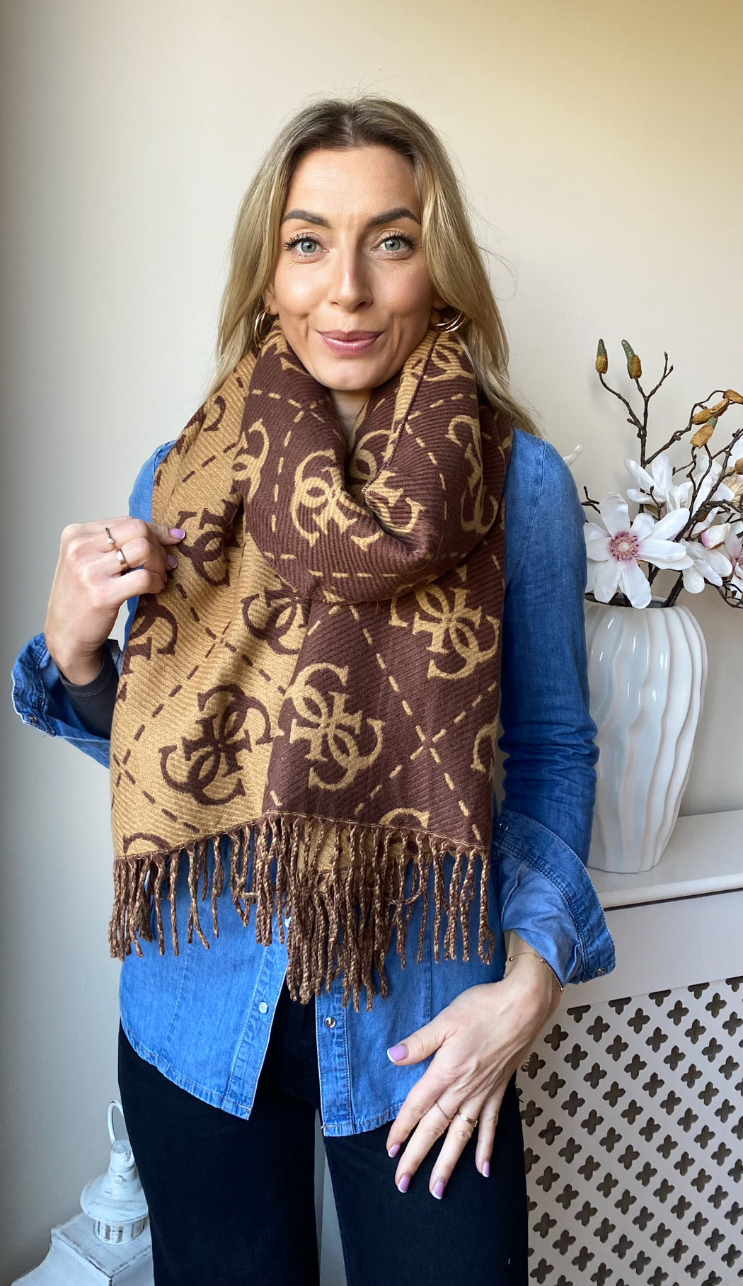 Guess Nolana 4g logo scarf in brown AW5217VIS03