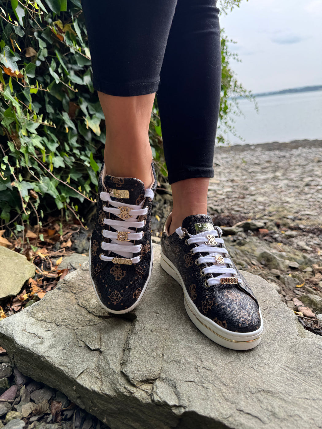 Guess logo sneaker
