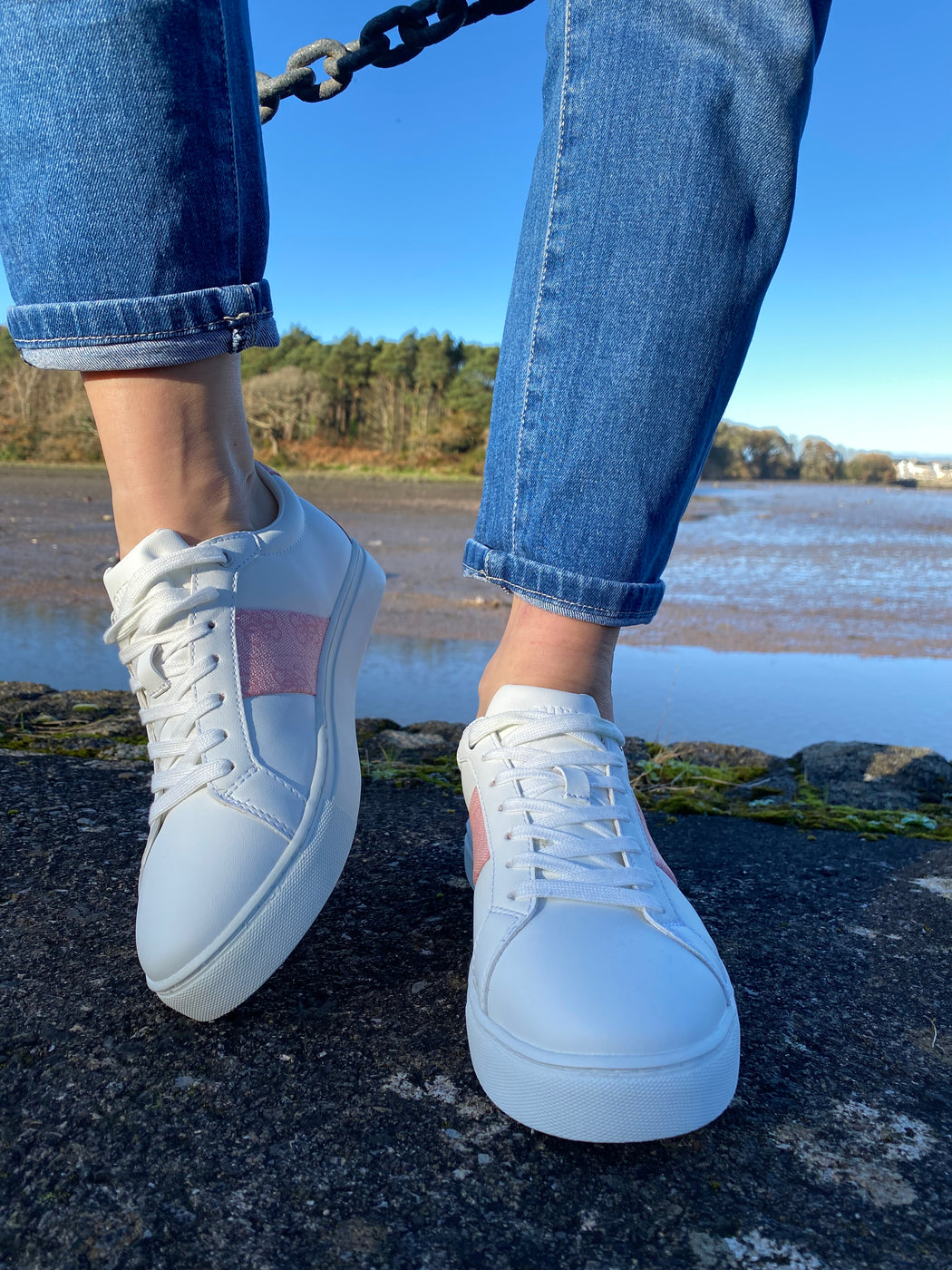 FL7TODELE12 Guess white pink trainers