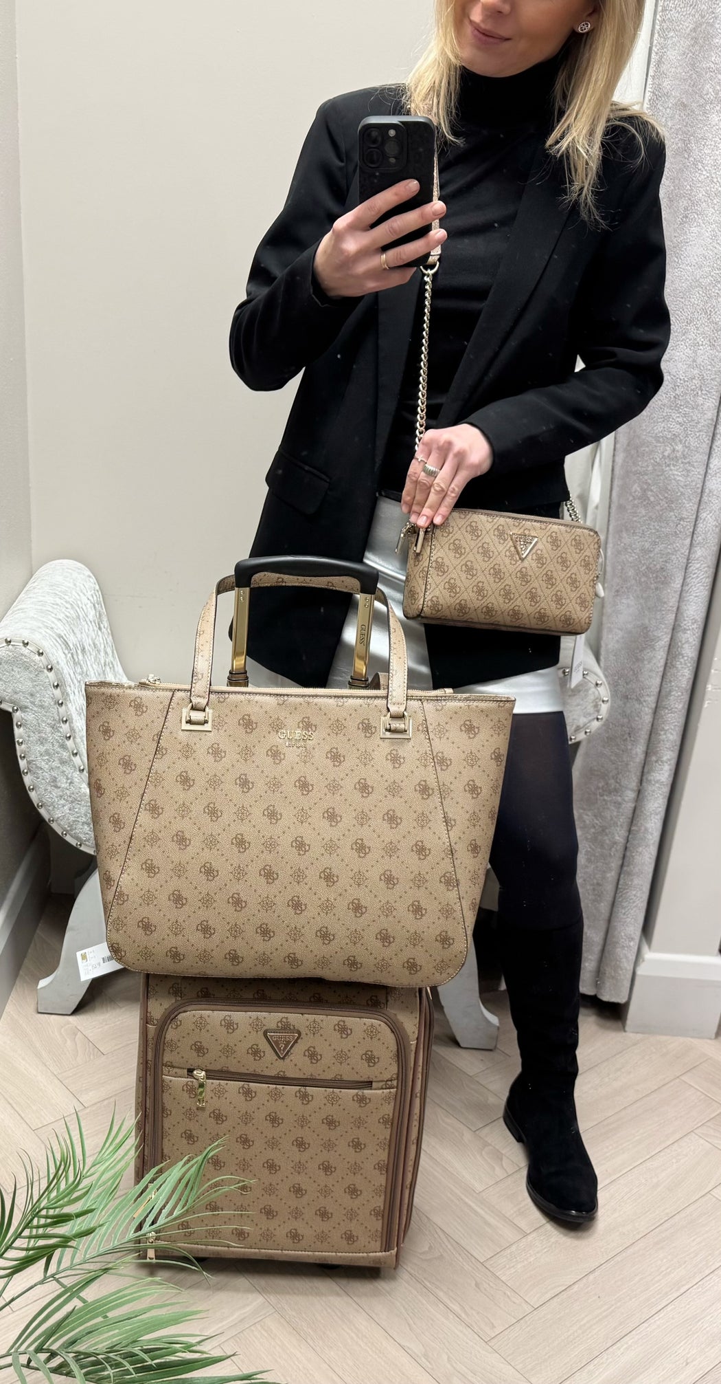 Guess Latte CALEBRA Travel Bag. LP9536024.