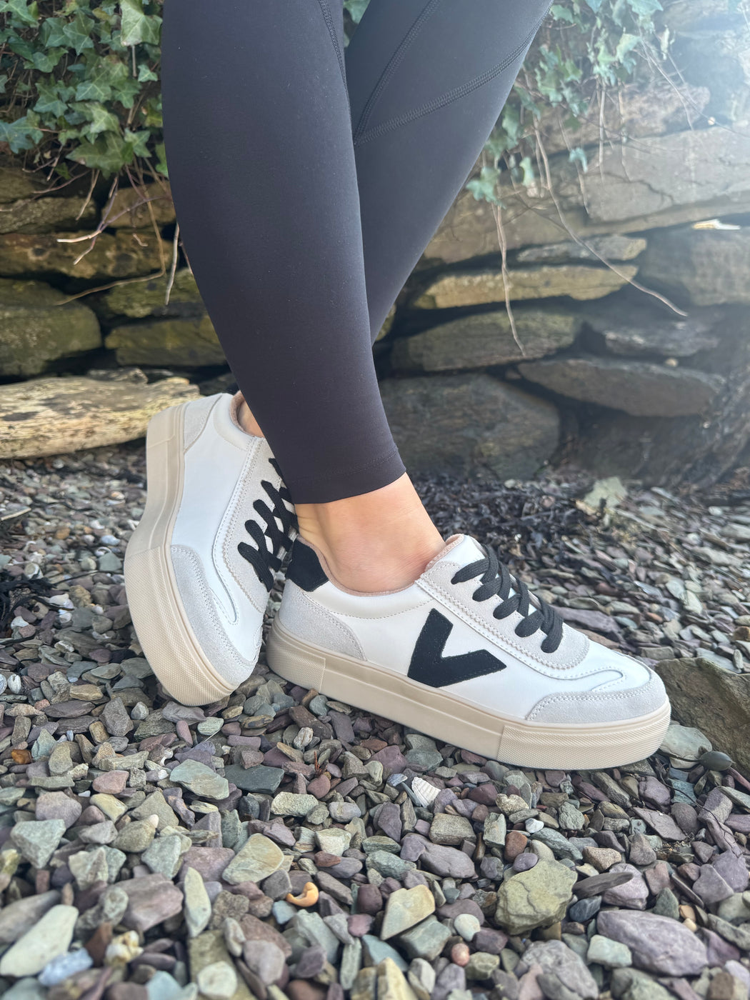 Eighty white coal Runners